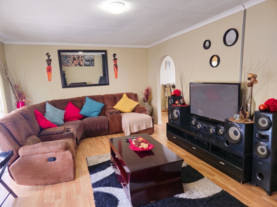 3 Bedroom Property for Sale in Pellissier Free State
